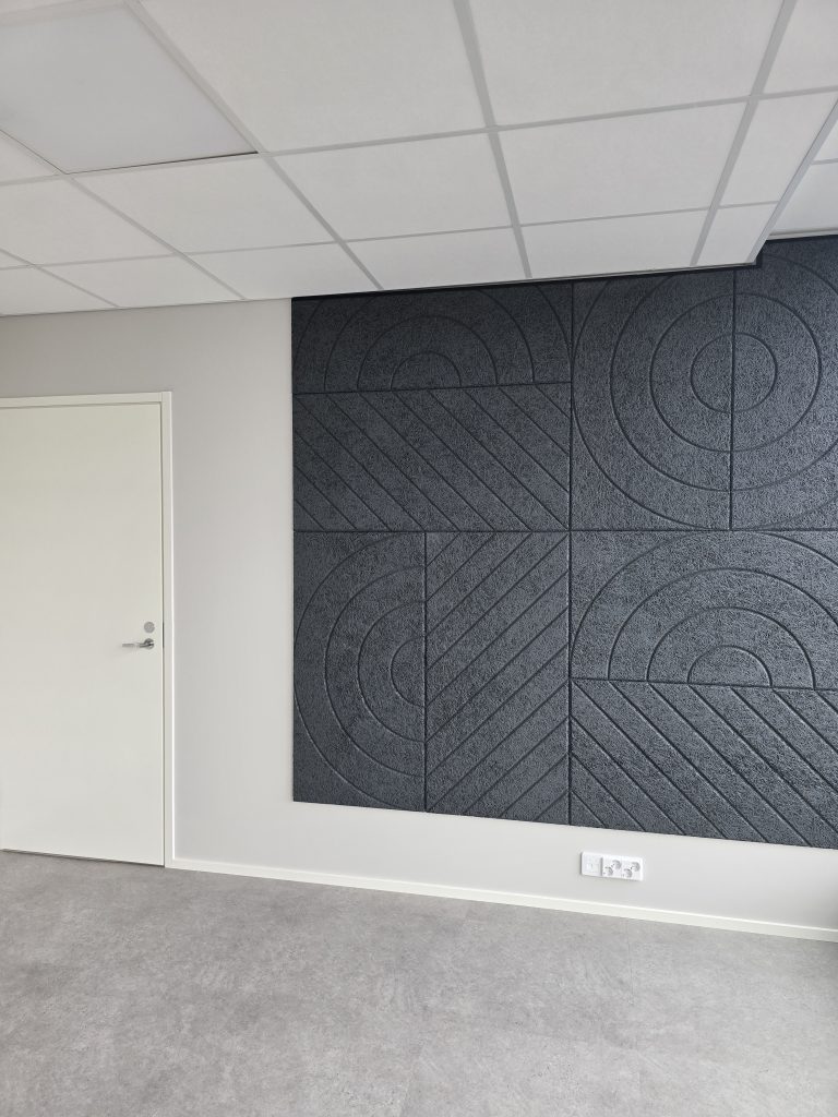 Aideal akustiikkalevy 24pesulan toimitilassa