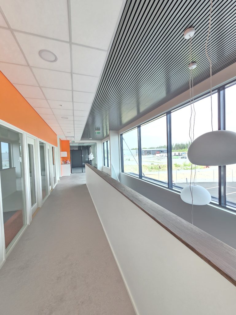 Upea sisustussuunnittelu 24Pesulan toimitiloissa