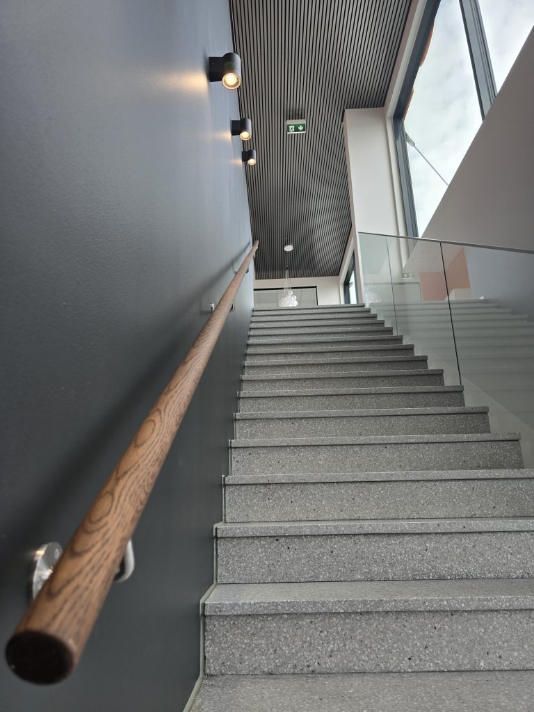 Tyylikäs brändätty 24Pesulan toimitila