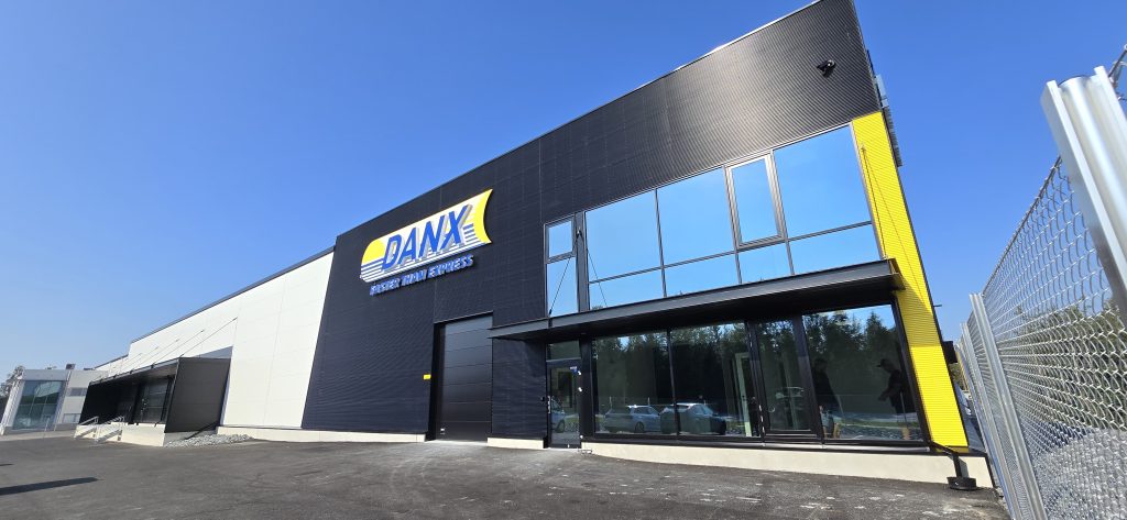 DANX logistiikkakeskus julkisivu Pirkkala, KVR-urakointi