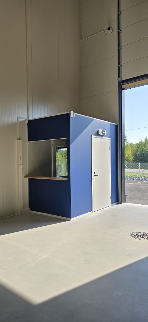 DANX logistiikkakeskus asiakasnoutopiste Pirkkalassa