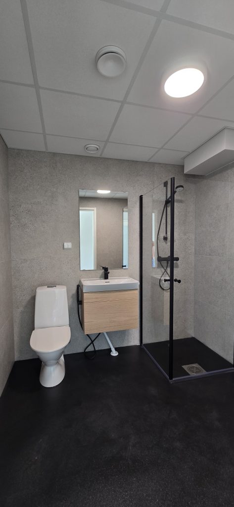 DANX logistiikkakeskus WC Pirkkalassa