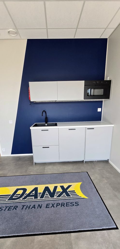 Danx logistiikkakeskuksen sosiaalitilat, keittiö Pirkkalassa