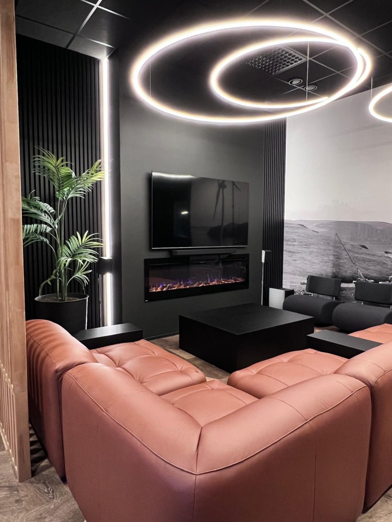 Toimitila Nostopalvelu J. Helaakoski yläkerran lounge